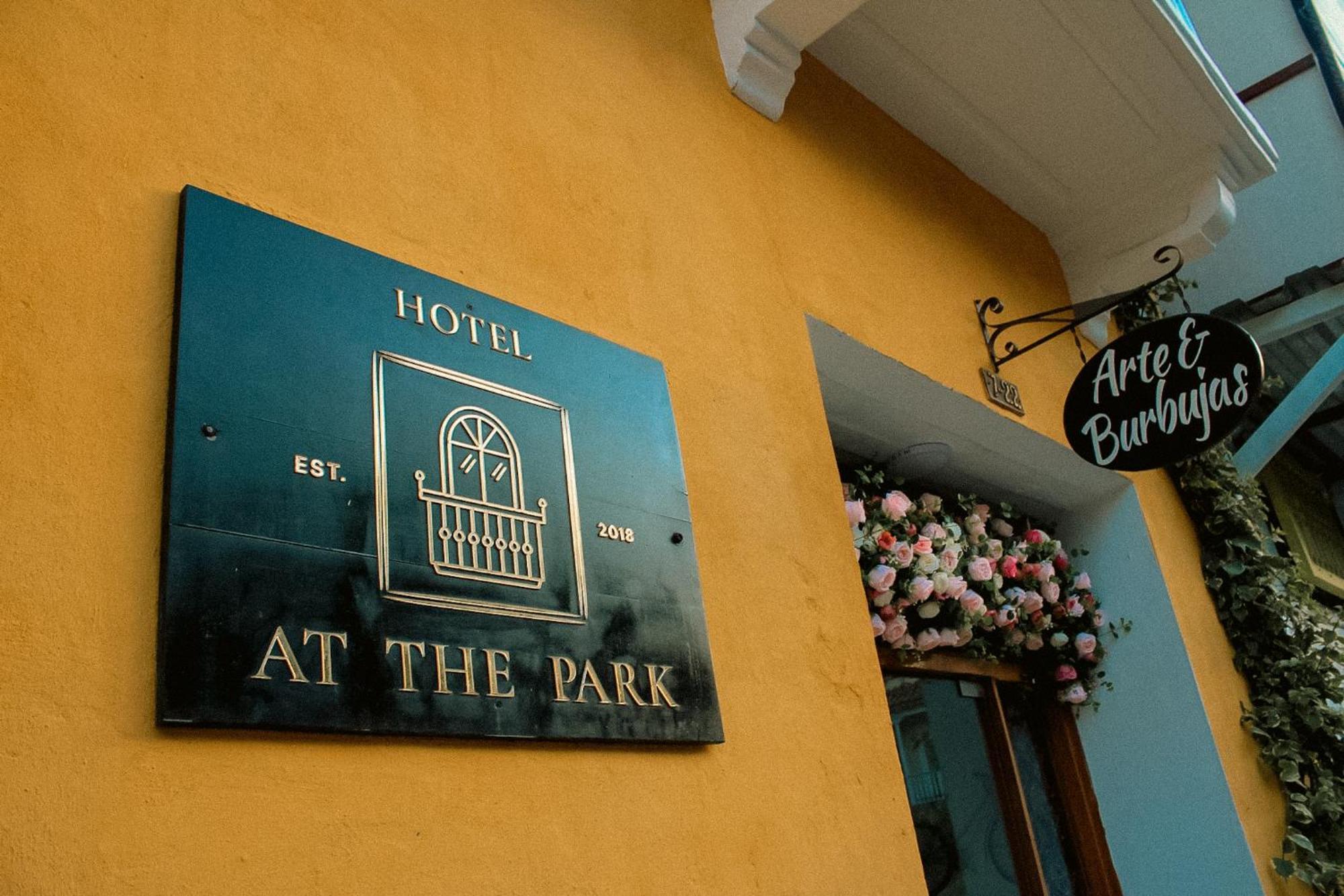 Hotel At The Park — Photos 1